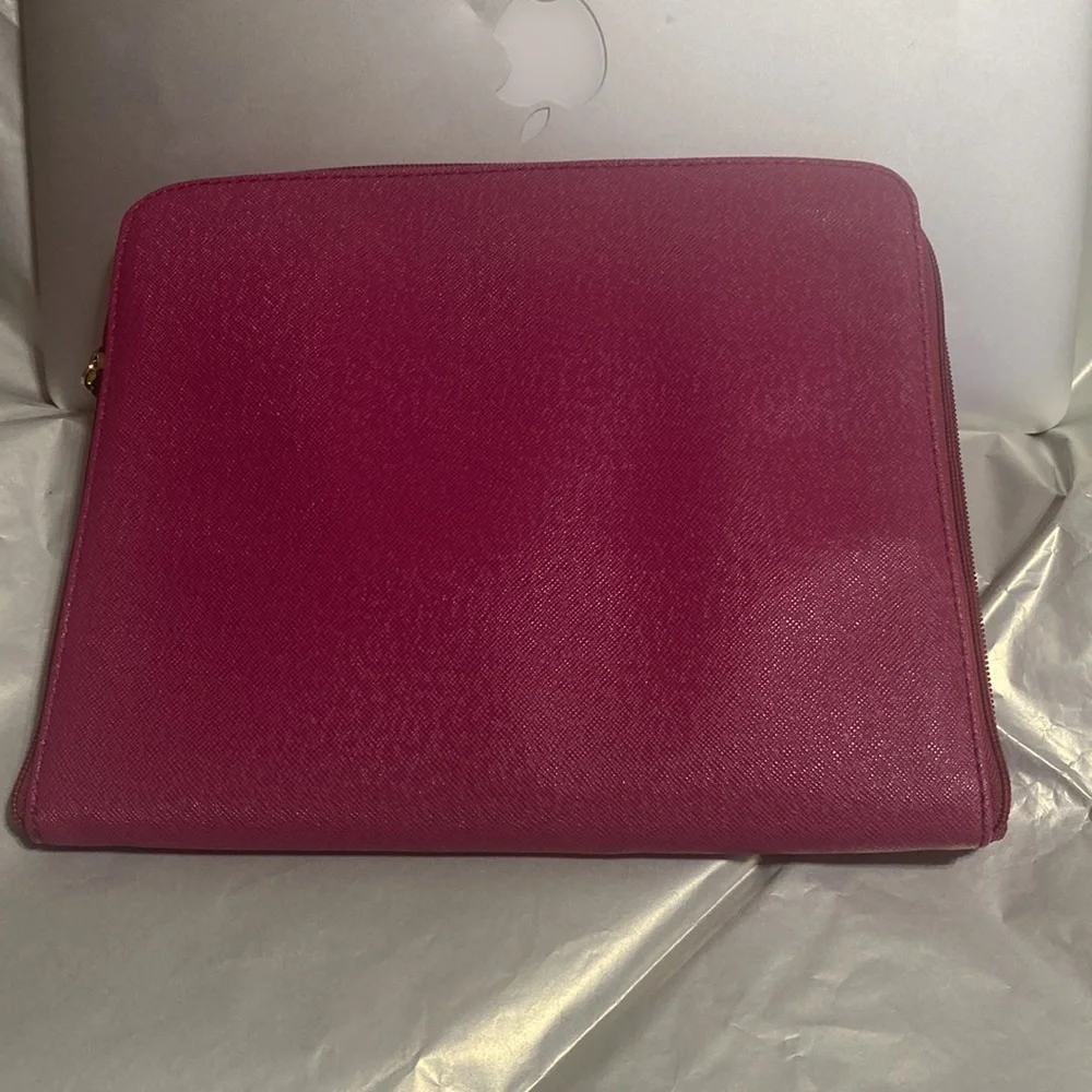Liz Claiborne tablet carrying case, outside and inside pockets; size: 10” x 8.5”